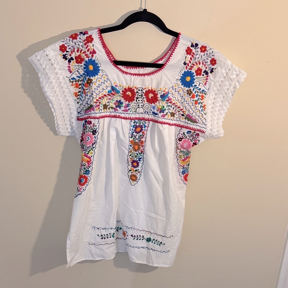 Mexican Embroidered White Floral Women's Top Blouse One Size White Red Blue